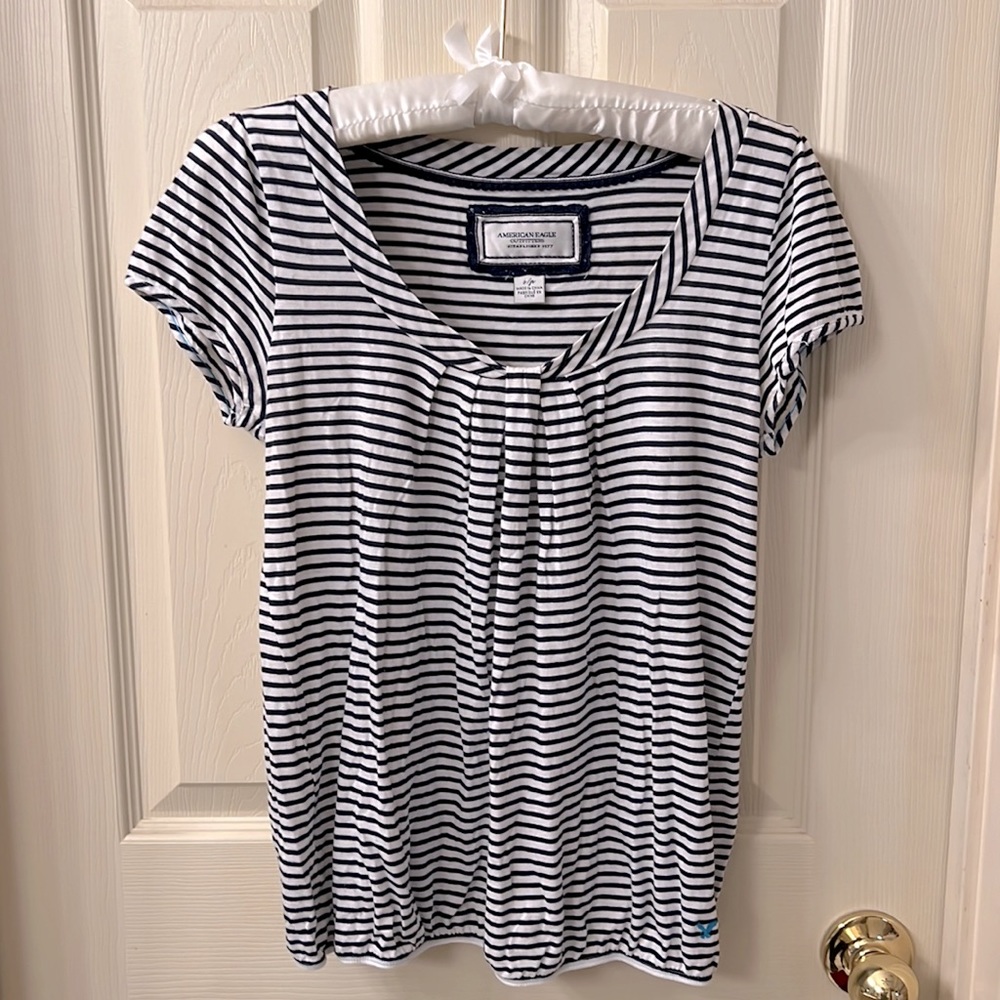American Eagle Short Sleeve Shirt - Size Small